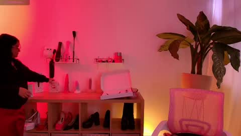 i am Cat  online show from 11/17/25, 06:03