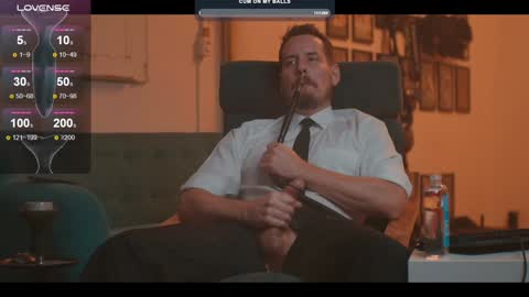 Snapshot of the_dilf chatting on 12/17/24, 03:17 The DILF - online show from 12/17/24, 03:17