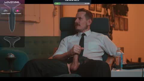 Snapshot of the_dilf chatting on 12/17/24, 06:20 The DILF - online show from 12/17/24, 06:20