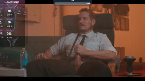 Snapshot of the_dilf chatting on 12/23/24, 04:39 The DILF - online show from 12/23/24, 04:39