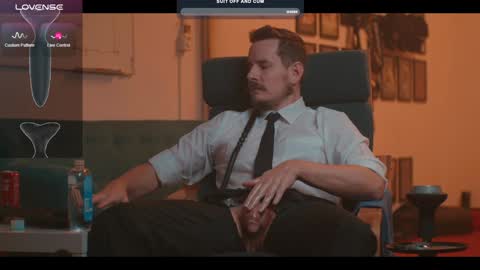 Snapshot of the_dilf chatting on 12/28/24, 02:32 The DILF - online show from 12/28/24, 02:32