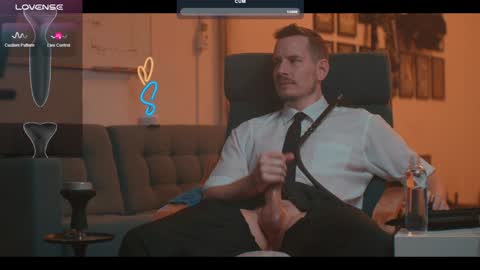 Snapshot of the_dilf chatting on 01/31/25, 08:01 The DILF - online show from 01/31/25, 08:01