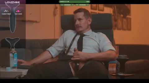 Snapshot of the_dilf chatting on 10/08/25, 01:53 The DILF - online show from 10/08/25, 01:53