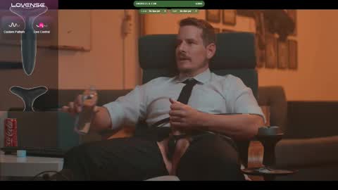 Snapshot of the_dilf chatting on 10/17/25, 06:10 The DILF - online show from 10/17/25, 06:10