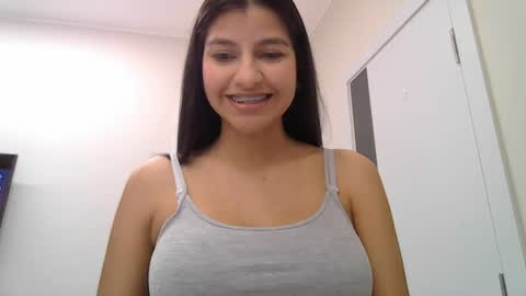 Snapshot of the_emely chatting on 05/08/26, 05:07 IM EMELY online show from 05/08/26, 05:07