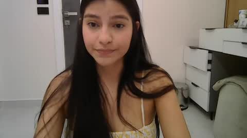 Snapshot of the_emely chatting on 05/12/26, 07:05 IM EMELY online show from 05/12/26, 07:05