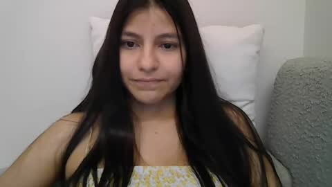 Snapshot of the_emely chatting on 05/14/26, 05:36 IM EMELY online show from 05/14/26, 05:36