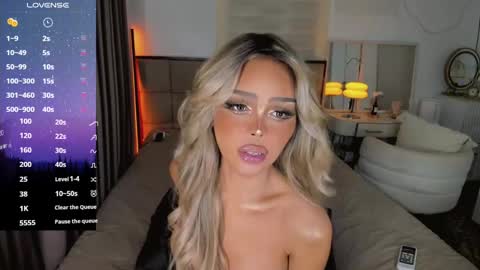 Snapshot of the_enchantressxx chatting on 12/22/24, 02:16 nabi butterfly online show from 12/22/24, 02:16