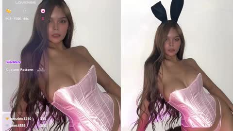 Snapshot of the_enchantressxx chatting on 01/26/25, 08:03 nabi butterfly online show from 01/26/25, 08:03