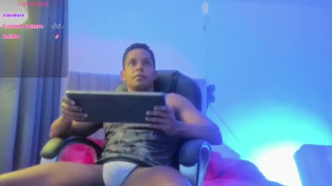 Snapshot of the_franka_men chatting on 11/12/25, 12:49 carlos online show from 11/12/25, 12:49