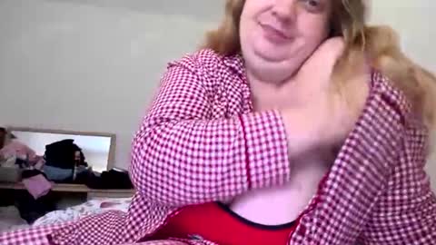 Snapshot of the_goddess_anubis chatting on 10/27/25, 02:32 Anubis online show from 10/27/25, 02:32