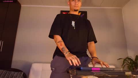 SCOTT  THEO  KAMERON  GENDERSON online show from 12/15/24, 01:46