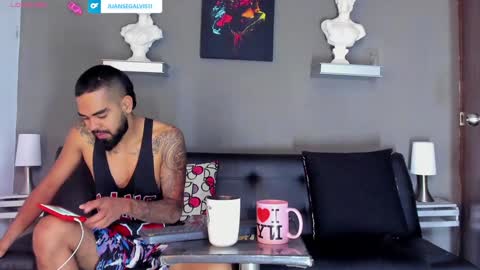 SCOTT  THEO  KAMERON  GENDERSON online show from 02/05/25, 01:22