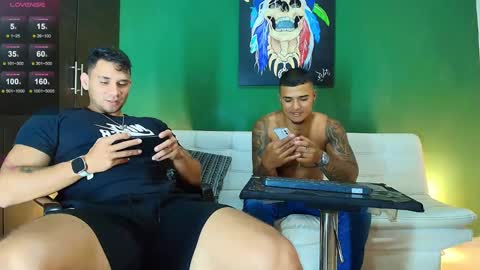 SCOTT  THEO  KAMERON  GENDERSON online show from 11/12/25, 12:55