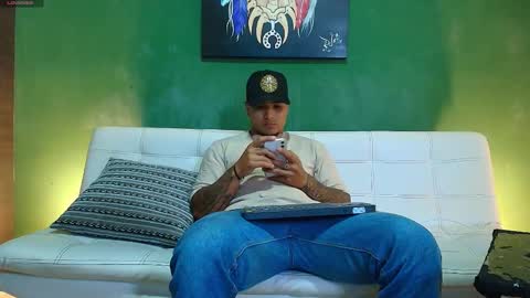 SCOTT  THEO  KAMERON  GENDERSON online show from 11/30/25, 01:04