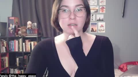 Snapshot of the_happy_space chatting on 01/17/26, 01:21 MATERNITY LEAVE online show from 01/17/26, 01:21