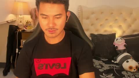 Snapshot of the_killian_jones chatting on 10/12/25, 12:37 ken online show from 10/12/25, 12:37