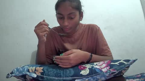 Snapshot of the_right_girl chatting on 12/19/25, 05:31 Suzan Sexy online show from 12/19/25, 05:31