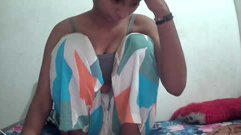 Snapshot of the_right_girl chatting on 12/22/25, 08:00 Suzan Sexy online show from 12/22/25, 08:00