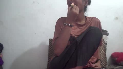 Snapshot of the_right_girl chatting on 03/04/26, 07:36 Suzan Sexy online show from 03/04/26, 07:36