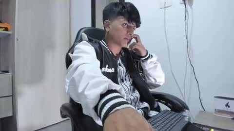 Snapshot of the_weed_guys chatting on 10/05/25, 03:49 Danny online show from 10/05/25, 03:49