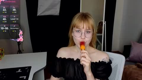 Snapshot of thea_quill chatting on 03/30/26, 01:45 thea_quill online show from 03/30/26, 01:45