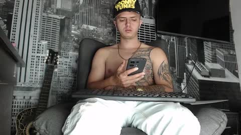 Snapshot of theangelmiguel chatting on 12/21/24, 10:39 Miguel Angel online show from 12/21/24, 10:39