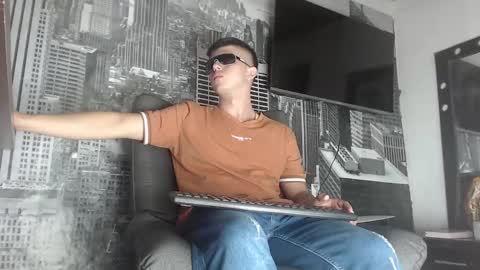 Snapshot of theangelmiguel chatting on 01/12/25, 03:49 Miguel Angel online show from 01/12/25, 03:49