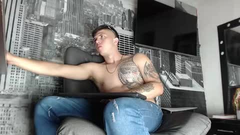 Snapshot of theangelmiguel chatting on 01/12/25, 07:00 Miguel Angel online show from 01/12/25, 07:00