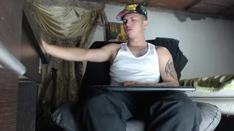 Snapshot of theangelmiguel chatting on 02/19/25, 04:12 Miguel Angel online show from 02/19/25, 04:12