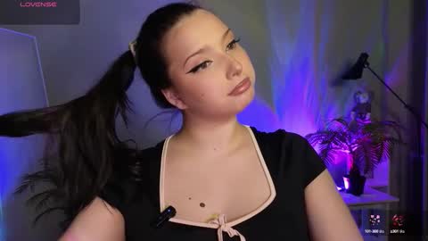 Snapshot of thebbylu chatting on 10/15/25, 11:54 Lucy online show from 10/15/25, 11:54