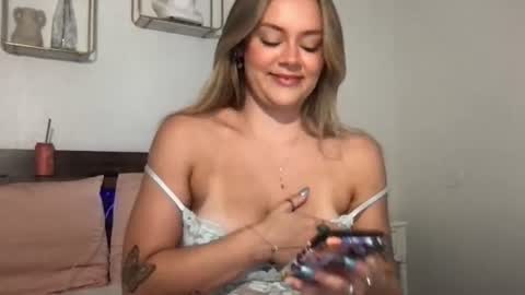 Snapshot of thecamilarhodes chatting on 06/20/26, 10:56 thecamilarhodes online show from 06/20/26, 10:56