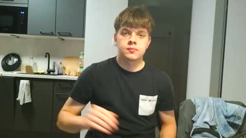 Snapshot of thecuteguy144949 chatting on 10/31/25, 03:57 thecuteguy144949 online show from 10/31/25, 03:57