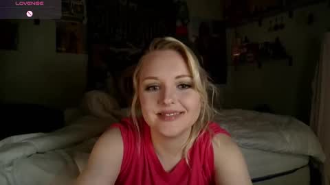 Snapshot of thedancingalien chatting on 04/25/26, 04:15 Kassandra Grant online show from 04/25/26, 04:15