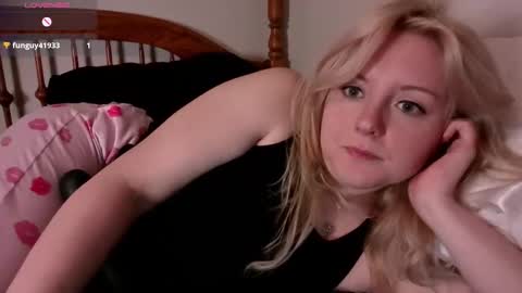 Snapshot of thedancingalien chatting on 05/07/26, 04:18 Kassandra Grant online show from 05/07/26, 04:18