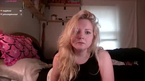 Snapshot of thedancingalien chatting on 07/12/26, 08:00 Kassandra Grant online show from 07/12/26, 08:00