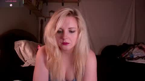 Snapshot of thedancingalien chatting on 07/14/26, 03:44 Kassandra Grant online show from 07/14/26, 03:44