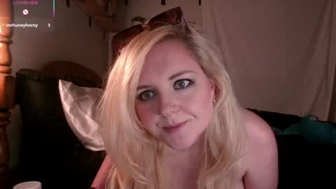 Snapshot of thedancingalien chatting on 07/15/26, 05:23 Kassandra Grant online show from 07/15/26, 05:23