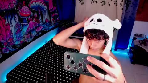 Snapshot of thedoll_ethan chatting on 04/07/26, 05:19 ethan online show from 04/07/26, 05:19