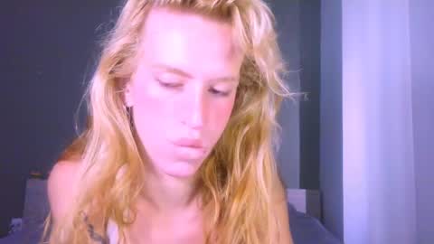 Snapshot of thedollxxxperience chatting on 06/08/26, 01:50 Yolanda online show from 06/08/26, 01:50