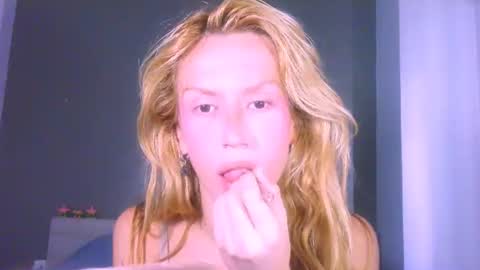 Snapshot of thedollxxxperience chatting on 06/19/26, 03:33 Yolanda online show from 06/19/26, 03:33