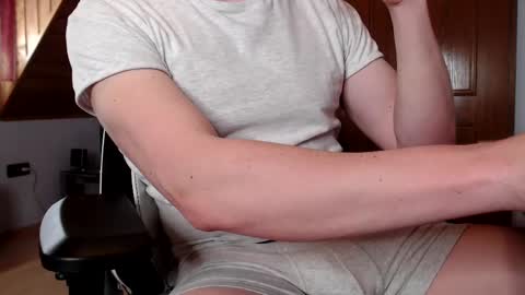 Snapshot of thedome372 chatting on 02/21/25, 03:43 thedome372 online show from 02/21/25, 03:43