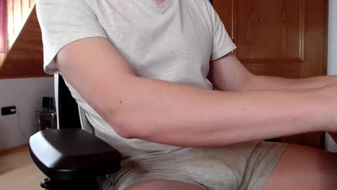 Snapshot of thedome372 chatting on 03/05/25, 10:44 thedome372 online show from 03/05/25, 10:44