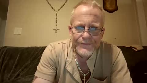 Snapshot of thee_lone_boner chatting on 09/19/25, 05:42 Alpha online show from 09/19/25, 05:42