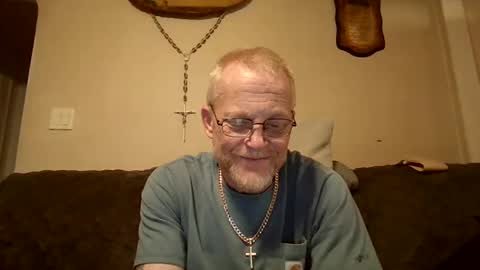 Snapshot of thee_lone_boner chatting on 09/21/25, 09:38 Alpha online show from 09/21/25, 09:38