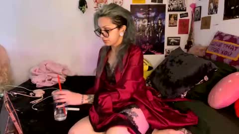 Snapshot of theeking_venus chatting on 12/15/24, 02:30 KIng Venus online show from 12/15/24, 02:30