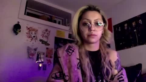 Snapshot of theeking_venus chatting on 12/23/24, 02:13 KIng Venus online show from 12/23/24, 02:13