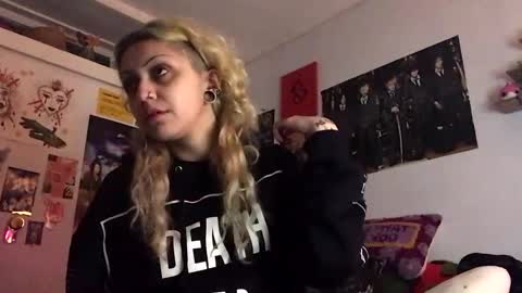 Snapshot of theeking_venus chatting on 01/01/25, 06:37 KIng Venus online show from 01/01/25, 06:37