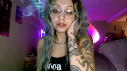 Snapshot of theeking_venus chatting on 11/13/25, 04:55 KIng Venus online show from 11/13/25, 04:55