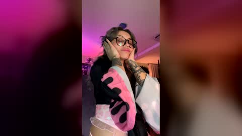 Snapshot of theeking_venus chatting on 02/28/26, 03:07 KIng Venus online show from 02/28/26, 03:07